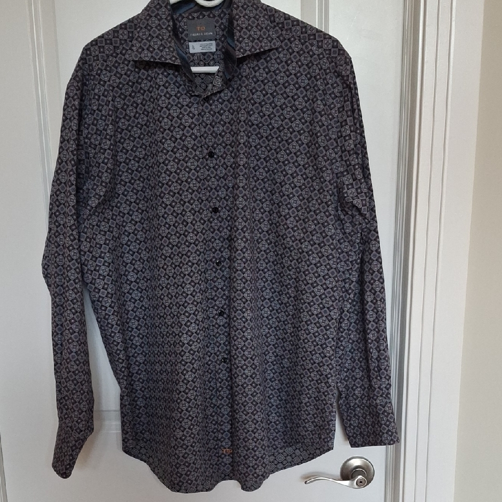 Thomas Dean Button Down Shirt Size XL Purple and Blue Geometric EUC 100% Cotton